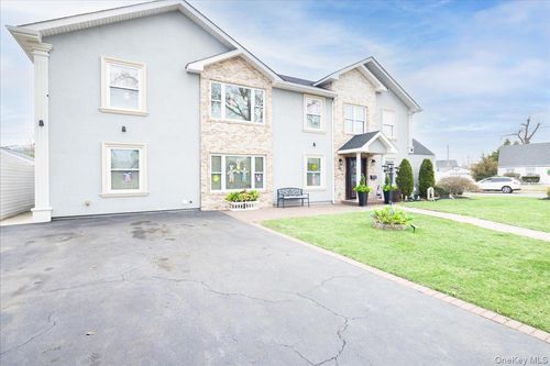 35 Carnation Rd, Levittown, NY, 11756-2035 | Card Image