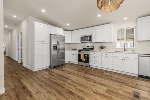 spc-4-1301 S Hale Ave, Escondido, CA, 92029-3054 | Card Image