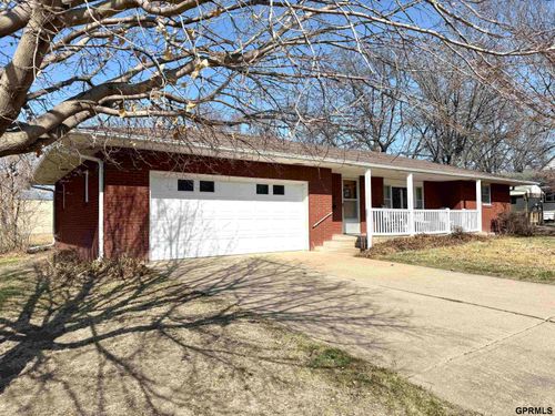 1140 E St, Geneva, NE, 68361-2629 | Card Image