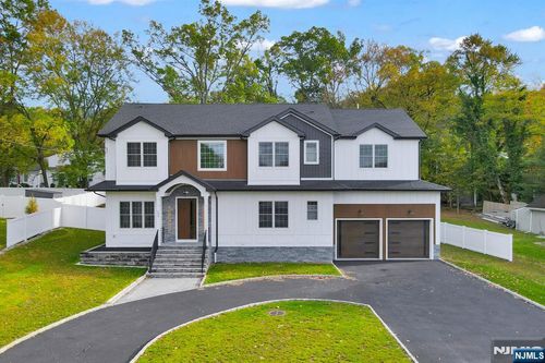 153 E Cedar St, Livingston, NJ, 07039-4102 | Card Image