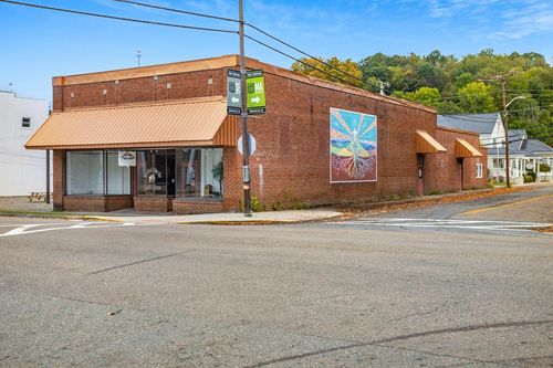 101 W Laurel Ave, Damascus, VA, 24236-2523 | Card Image