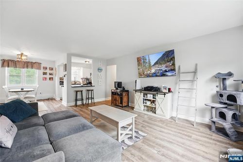 43 Conforti Ave, West Orange, NJ, 07052-2819 | Card Image