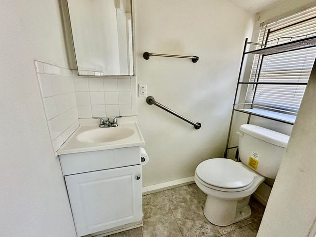 228 Main St, Home with 3 bedrooms, 2 bathrooms and null parking in Hinton WV | Image 7