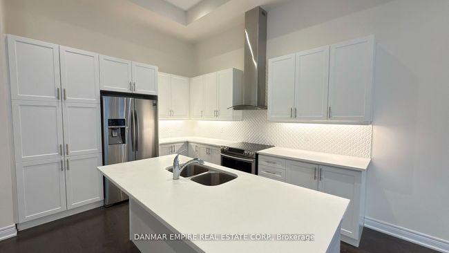 6 Hiawatha Crt, House attached with 3 bedrooms, 4 bathrooms and 1 parking in Vaughan ON | Image 6