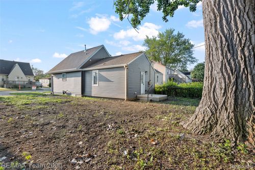 3041 Goodrich St, Ferndale, MI, 48220-1072 | Card Image