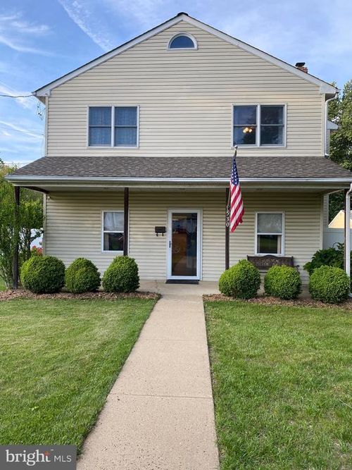 530 Avenue B, FEASTERVILLE TREVOSE, PA, 19053-4617 | Card Image