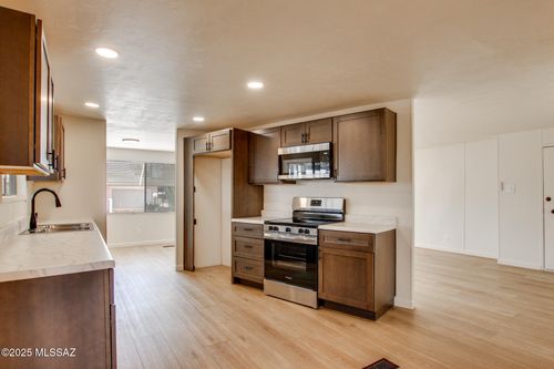 270 W Pinon Dr, Green Valley, AZ, 85614-4332 | Card Image