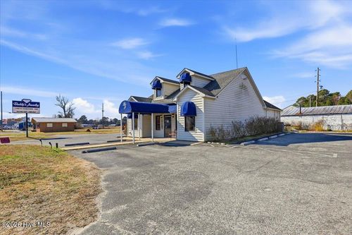 903 N Breazeale Ave, Mount Olive, NC, 28365-1103 | Card Image