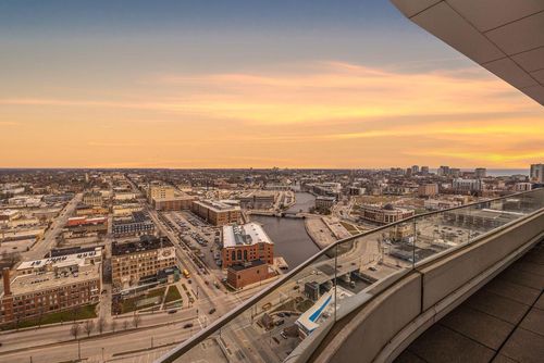 3002-1141 N Martin L King Jr Drive, MILWAUKEE, WI, 53203 | Card Image