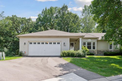 913 Carriage Ln, Chaska, MN, 55318-1521 | Card Image