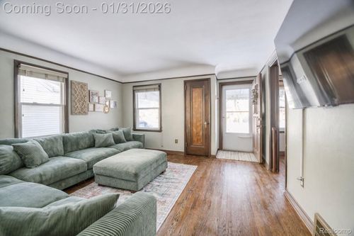 6042 Banner St, Taylor, MI, 48180-1253 | Card Image