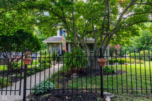 675 Woodruff Place West Dr, Indianapolis, IN, 46201-1947 | Card Image