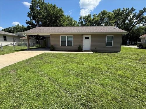 320 E Allison St, Nevada, MO, 64772-2420 | Card Image