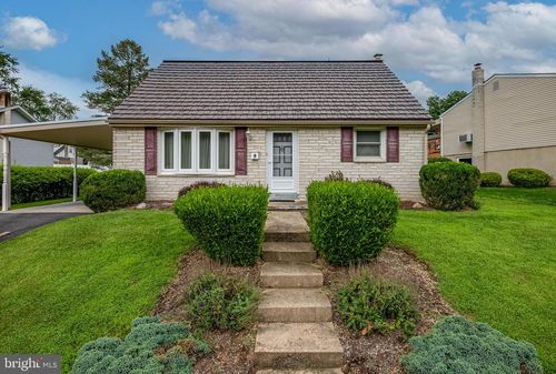 327 Ernst Rd, READING, PA, 19601-1141 | Card Image