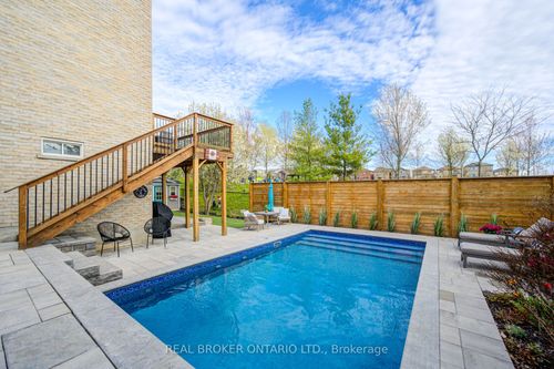 21 Mynden Way, Newmarket, ON, L3X3A7 | Card Image