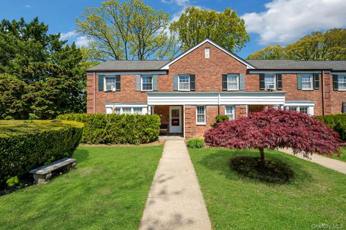 45-45 Robins Cres, New Rochelle, NY, 10801-1003 | Card Image