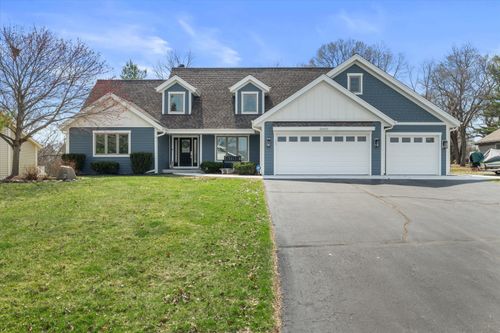 N29W26601 Peterson Dr, Pewaukee, WI, 53072-4468 | Card Image