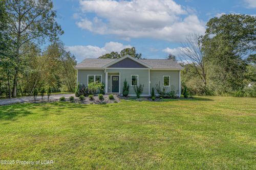 1506 Laurel Lakes Dr, Mountain Top, PA, 18707-9165 | Card Image