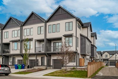25 South Point Manor Sw, Airdrie, AB, T4B5H7 | Card Image