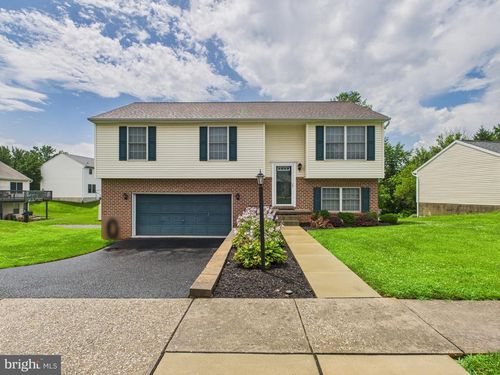 2505 Westminster Dr, YORK, PA, 17408-9020 | Card Image
