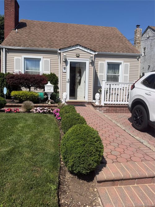 75 Maplewood Ave, Hempstead, NY, 11550-6441 | Card Image
