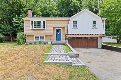 10 Grenadier Rd, Hingham, MA, 02043-3515 | Card Image