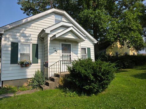 3 N Adams St, North Aurora, IL, 60542-1623 | Card Image
