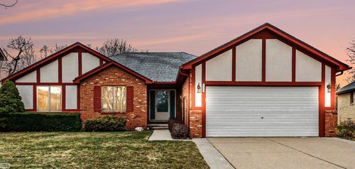 52415 Ridgeway Dr, Macomb, MI, 48042-3461 | Card Image