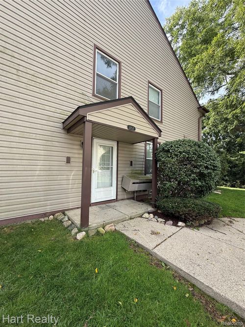 2157 Park Place Dr, Walled Lake, MI, 48390-2555 | Card Image