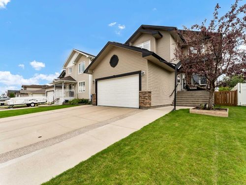 102 Sundown Rd Sw, Medicine Hat, AB, T1B4W8 | Card Image