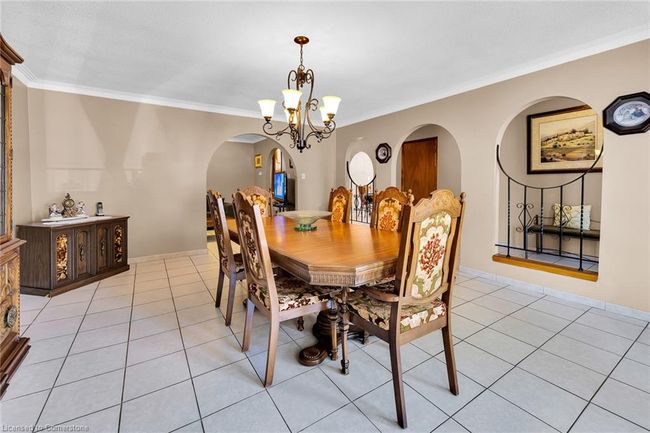 11 Algonquin Crt, House other with 3 bedrooms, 2 bathrooms and 3 parking in Hamilton ON | Image 9