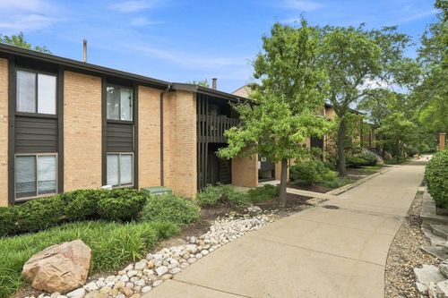102-6109 Knoll Wood Rd, Willowbrook, IL, 60527-2028 | Card Image