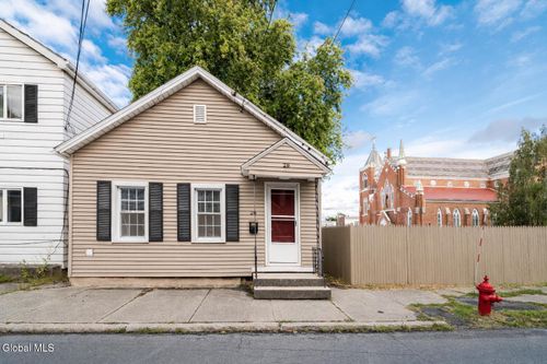 28 Lancaster St, Cohoes, NY, 12047-2925 | Card Image