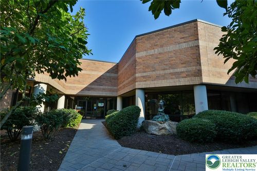 100-110-1510 Valley Center Pkwy, Bethlehem, PA, 18017-2267 | Card Image