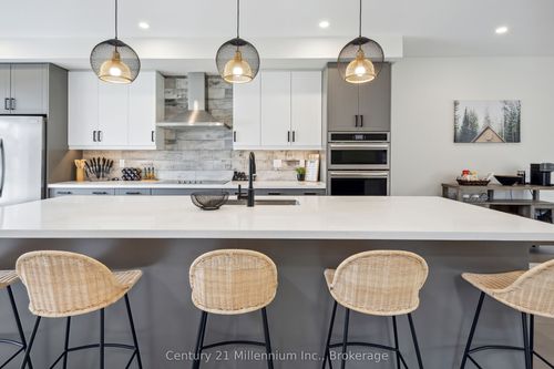 125 Stoneleigh Dr, Blue Mountains, ON, L9Y4X5 | Card Image