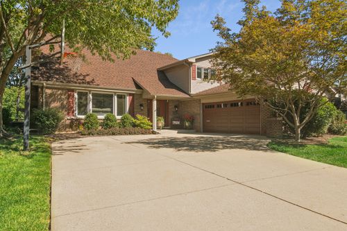 1102 E Waverly Dr, Arlington Heights, IL, 60004-2646 | Card Image