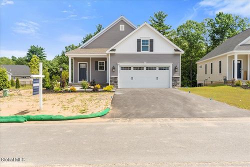 29 Magnolia Dr, Halfmoon, NY, 12065-4666 | Card Image