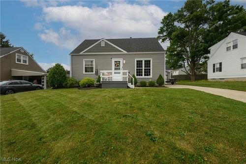1492 Ries St, Barberton, OH, 44203-7626 | Card Image