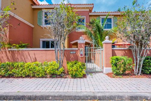 1902-784 Sw 106th Ave, Pembroke Pines, FL, 33025-6911 | Card Image