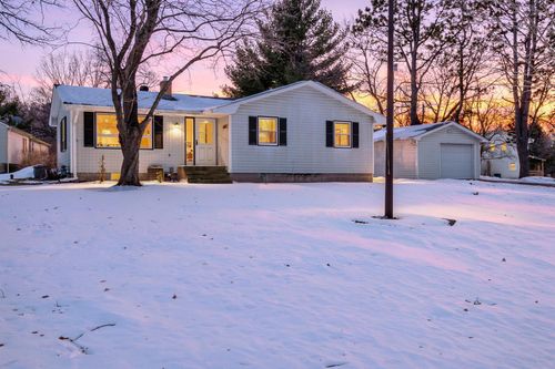 4161 Otter Lake Rd, Saint Paul, MN, 55110-3733 | Card Image