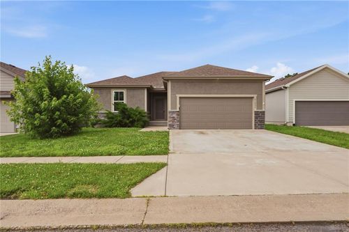 21803 Southcreek Rd, Peculiar, MO, 64078-7830 | Card Image