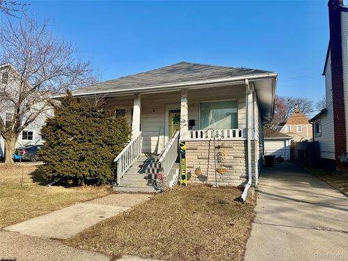 722 Kings Hwy, Wyandotte, MI, 48192-2438 | Card Image