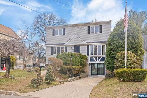 121 Pine Ave, New Milford, NJ, 07646-2619 | Card Image