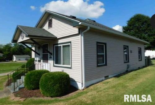 1207 Burgess Ave, Johnston City, IL, 62951-1738 | Card Image