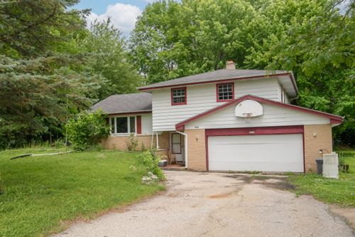 5210 S Balboa Dr, NEW BERLIN, WI, 53151-8110 | Card Image