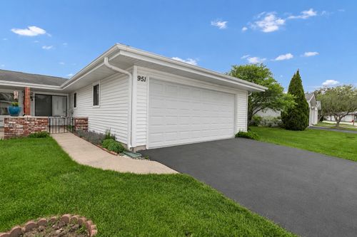 951 Chelsea Ln, Schaumburg, IL, 60193-3724 | Card Image