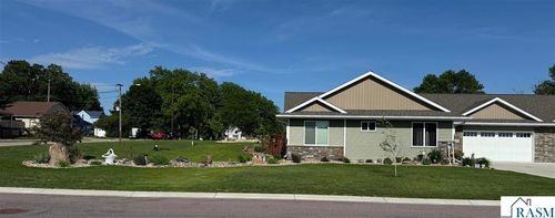 211 3rd Ave Sw, Wells, MN, 56097-1100 | Card Image