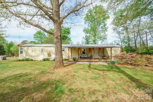 4021 26th Street Court Ne, Hickory, NC, 28601 | Card Image