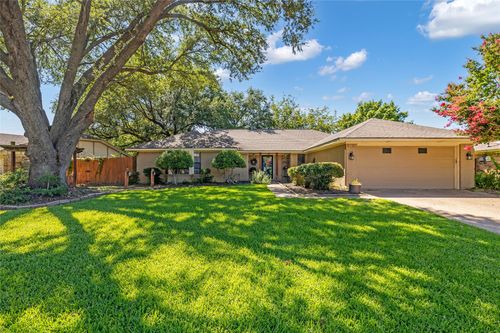5704 Louise Way Dr, Arlington, TX, 76017-4707 | Card Image