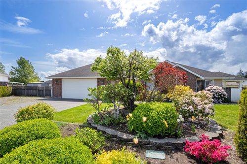696 Lynx Pl, Qualicum Beach, BC, V9K2P3 | Card Image